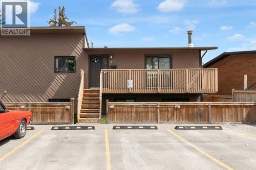 4527 73 St Nw, Calgary, AB, T3B2M3 | Card Image