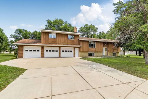 643 Circle Pines Ct, Paynesville, MN, 56362-2006 | Card Image