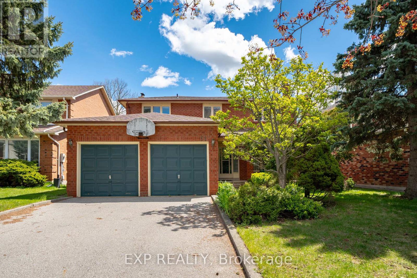 Residential in Richmond Hill (North Richvale) 4