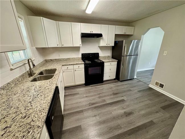 6061 Tina Ln, House other with 3 bedrooms, 2 bathrooms and null parking in Rex GA | Image 5