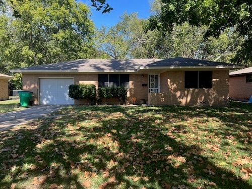 1711 Harris St, Gainesville, TX, 76240-5107 | Card Image