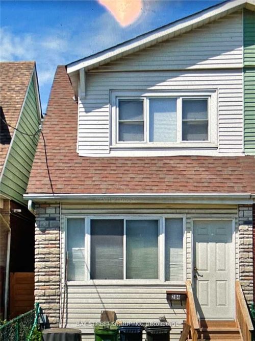 284 Woodfield Rd, Toronto, ON, M4L2X1 | Card Image