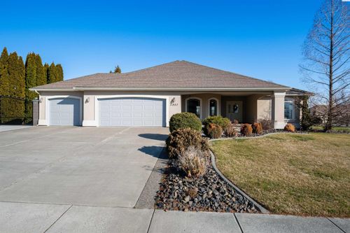 3807 Sedona Dr, Pasco, WA, 99301-8223 | Card Image