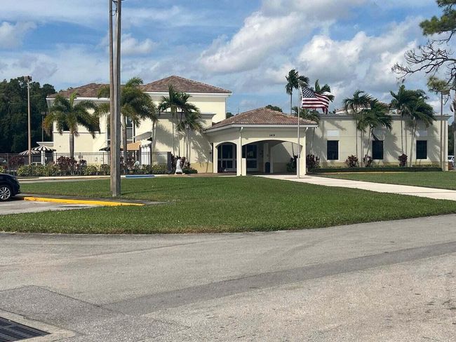 110 Sheffield E, Condo with 2 bedrooms, 2 bathrooms and null parking in West Palm Beach FL | Image 19