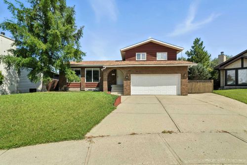 7 Goodacre Close, Red Deer, AB, T4P3A3 | Card Image