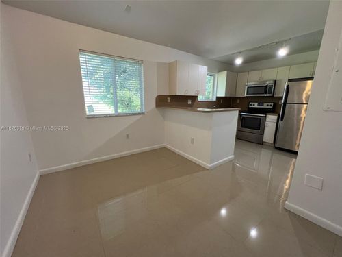 unit-204-990 Ne 33rd Ter, Homestead, FL, 33033-5326 | Card Image