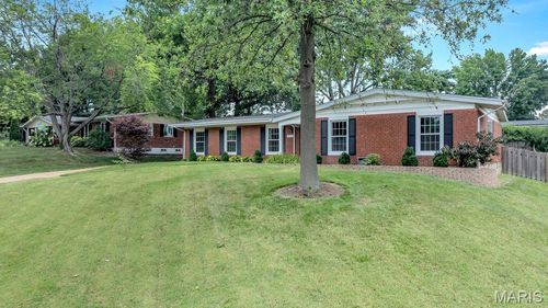 834 Westwood Dr, Ballwin, MO, 63011-2473 | Card Image