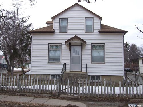 202 1st St W, Leader, SK, S0N0C8 | Card Image