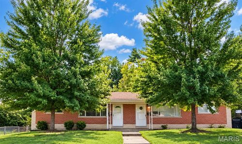 416-414-416 S Cadillac Dr, Saint Charles, MO, 63301-1352 | Card Image