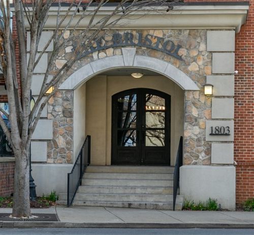 301-1803 Broadway, Nashville, TN, 37203-2761 | Card Image