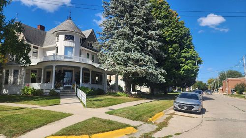 301 1st St Nw, Elkader, IA, 52043-9046 | Card Image