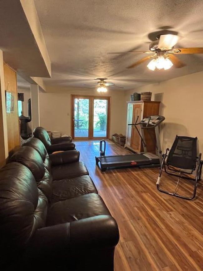 Family Room | Image 40