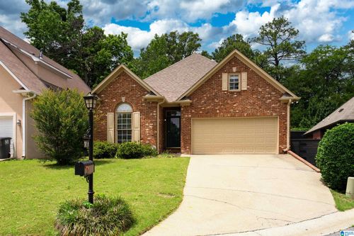 653 Village Crest Cir, HOOVER, AL, 35226-4134 | Card Image