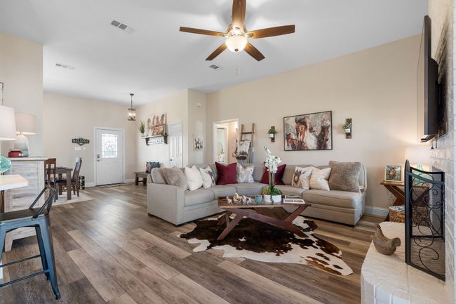 4574 Masch Branch Rd, Home with 3 bedrooms, 3 bathrooms and null parking in Krum TX | Image 10