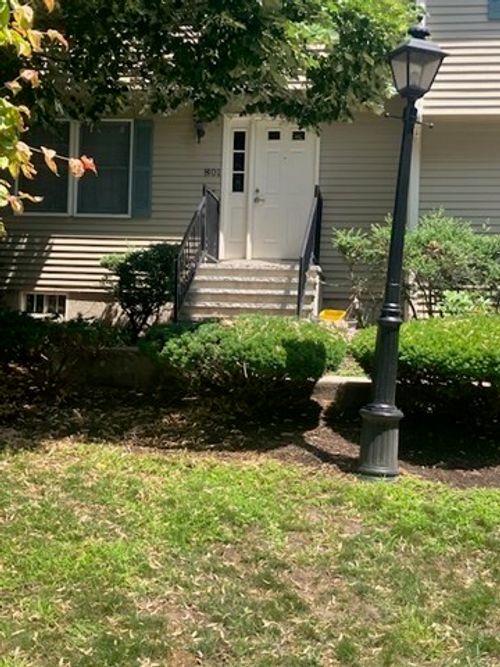 801-801 Manor Ter, Lexington, MA, 02420-2349 | Card Image