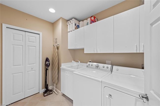 APT-5401 - 1972 Cascades Dr, Condo with 3 bedrooms, 2 bathrooms and 1 parking in NAPLES FL | Image 25