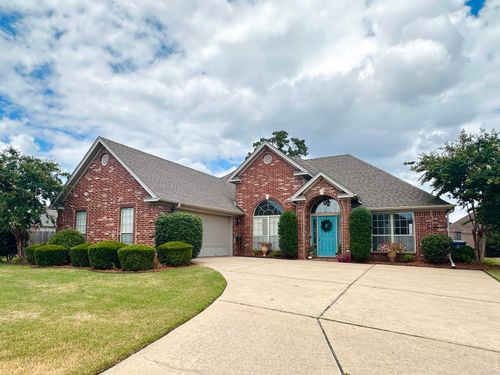 2 Auriel Ct, Maumelle, AR, 72113-6979 | Card Image