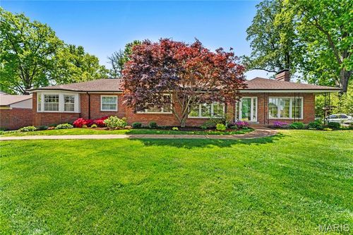 9028 Mcknight Woods, Richmond Heights, MO, 63117-1018 | Card Image