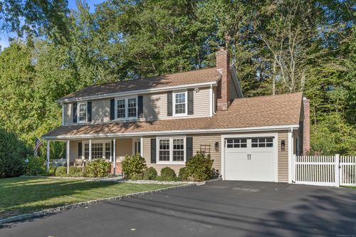 157 Woodridge Dr S, Stamford, CT, 06902-8322 | Card Image