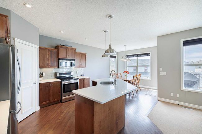 104 Prestwick Manor Se, Home with 4 bedrooms, 3 bathrooms and 8 parking in Calgary AB | Image 11