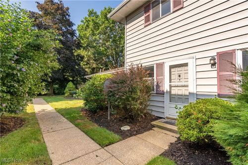 21b-2400 Island Dr, Uniontown, OH, 44685-8867 | Card Image