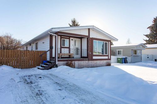 6211 Galbraith Street, Home with 3 bedrooms, 1 bathrooms and 2 parking in Red Deer AB | Card Image