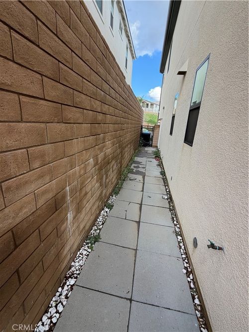 11651 N Deerlake Ranch Rd, Chatsworth, CA, 91311-1377 | Card Image