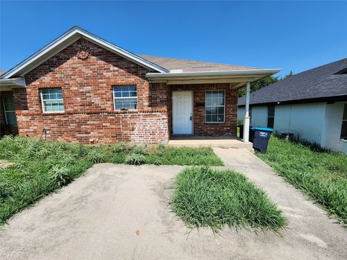 1431 E Robert St, Fort Worth, TX, 76104-7030 | Card Image