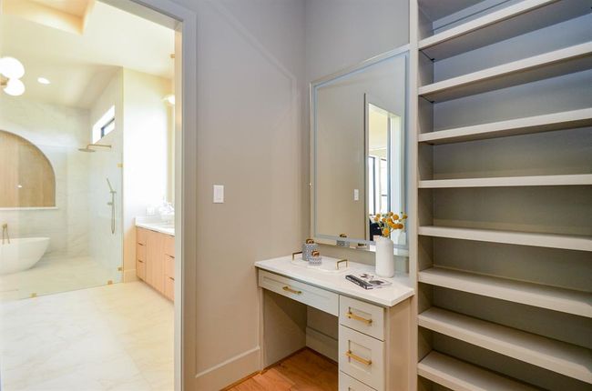 Primary closet. | Image 14