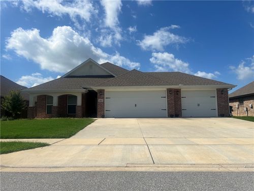611 Gala Cir, Bentonville, AR, 72712-3353 | Card Image