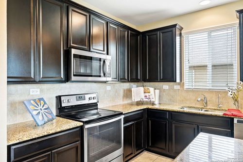 9779 Harbor Mist Ln, Converse, TX, 78109-1836 | Card Image