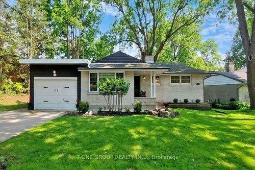 199 Vermont St, Waterloo, ON, N2J2M9 | Card Image