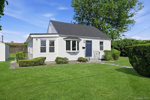 310 West Dr, Copiague, NY, 11726-5119 | Card Image