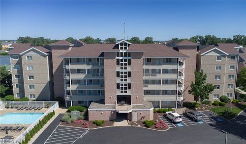 30 Marina Point Dr, Sandusky, OH, 44870-6506 | Card Image