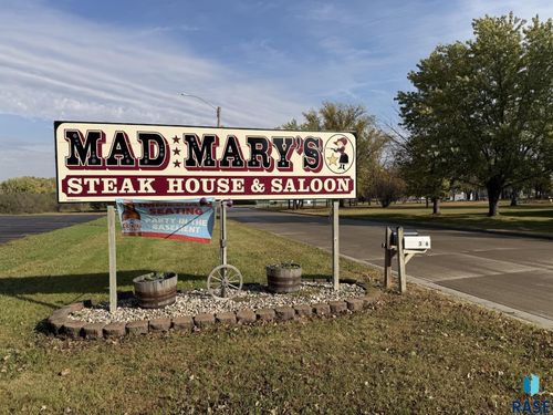 306 N Veterans St, Flandreau, SD, 57028-1058 | Card Image