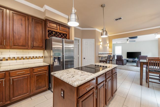 Additional service bar in the breakfast nook is perfect for large gathering and buffet or drink service area. | Image 22