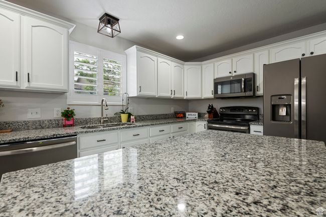 2026 E Ficus Way, House other with 5 bedrooms, 3 bathrooms and 2 parking in Eagle Mountain UT | Image 8