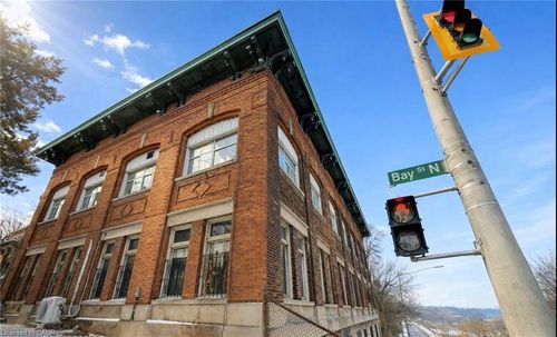 231 Bay St N, Hamilton, ON, L8R2R1 | Card Image