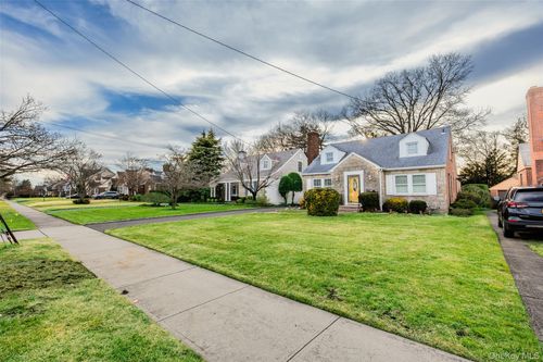 449 Mineola Blvd, Williston Park, NY, 11596-2219 | Card Image