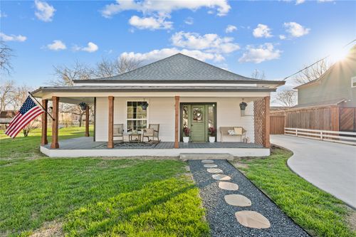 300 Lamar St, Roanoke, TX, 76262-8601 | Card Image