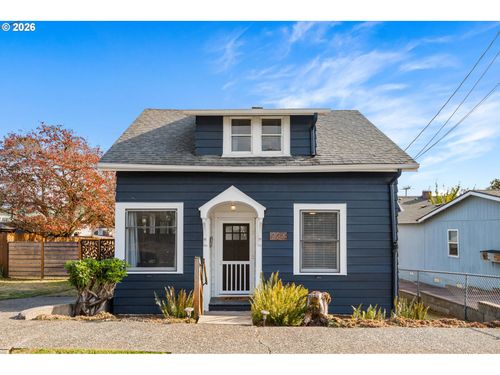 924 Ne 2nd Ave, Camas, WA, 98607-1635 | Card Image