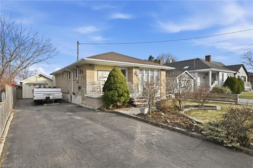 155 Ridge St, Hamilton, ON, L9A2X4 | Card Image
