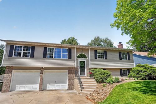 4101 Horseshoe Dr, Cedar Falls, IA, 50613-4806 | Card Image