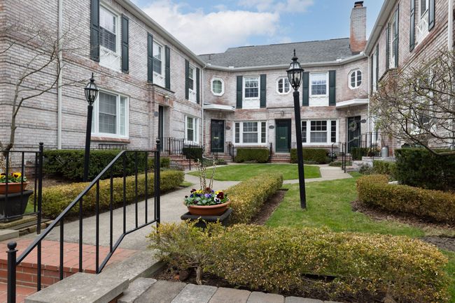 43 Cranford Ln, Condo with 4 bedrooms, 3 bathrooms and null parking in Grosse Pointe MI | Image 6