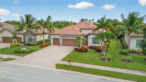9352 Vercelli Ct, NAPLES, FL, 34113-7748 | Card Image