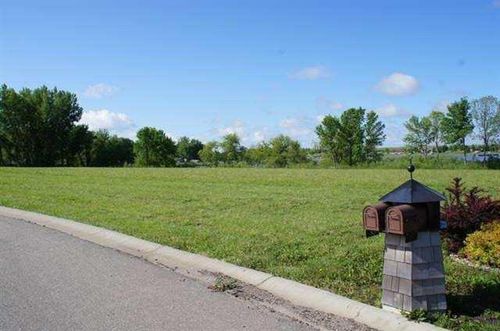 9 Lighthouse Ln, Slayton, MN, 56172-2020 | Card Image