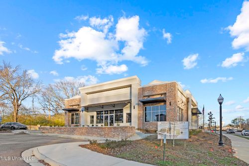 318 W Jackson St, Ridgeland, MS, 39157-2219 | Card Image