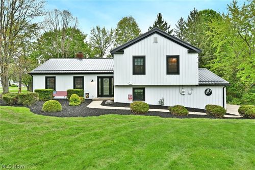 8093 South Park, Garrettsville, OH, 44231-1137 | Card Image