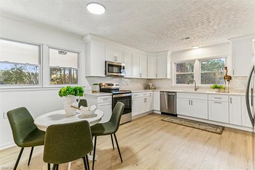 2225 Perrin Plantation Ln, Hayes, VA, 23072-3887 | Card Image