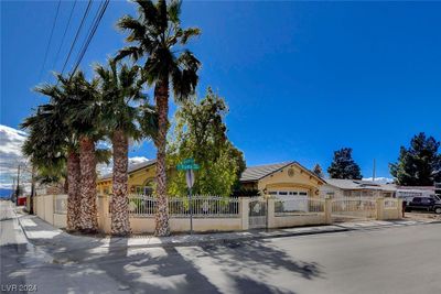 4995 Yuma Avenue, House other with 4 bedrooms, 2 bathrooms and null parking in Las Vegas NV | Image 3